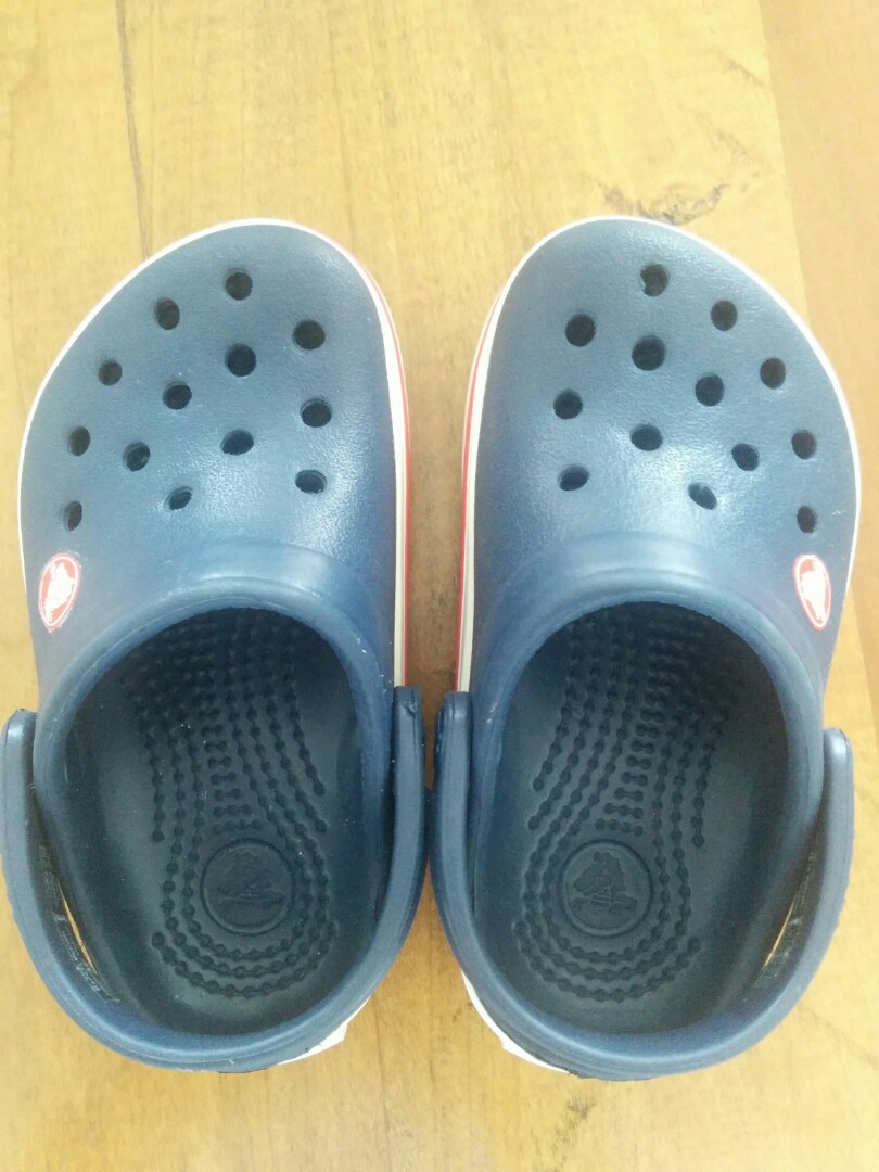crocs size 4 shoes