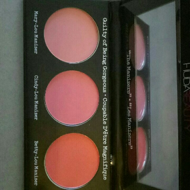 huda beauty blusher palette