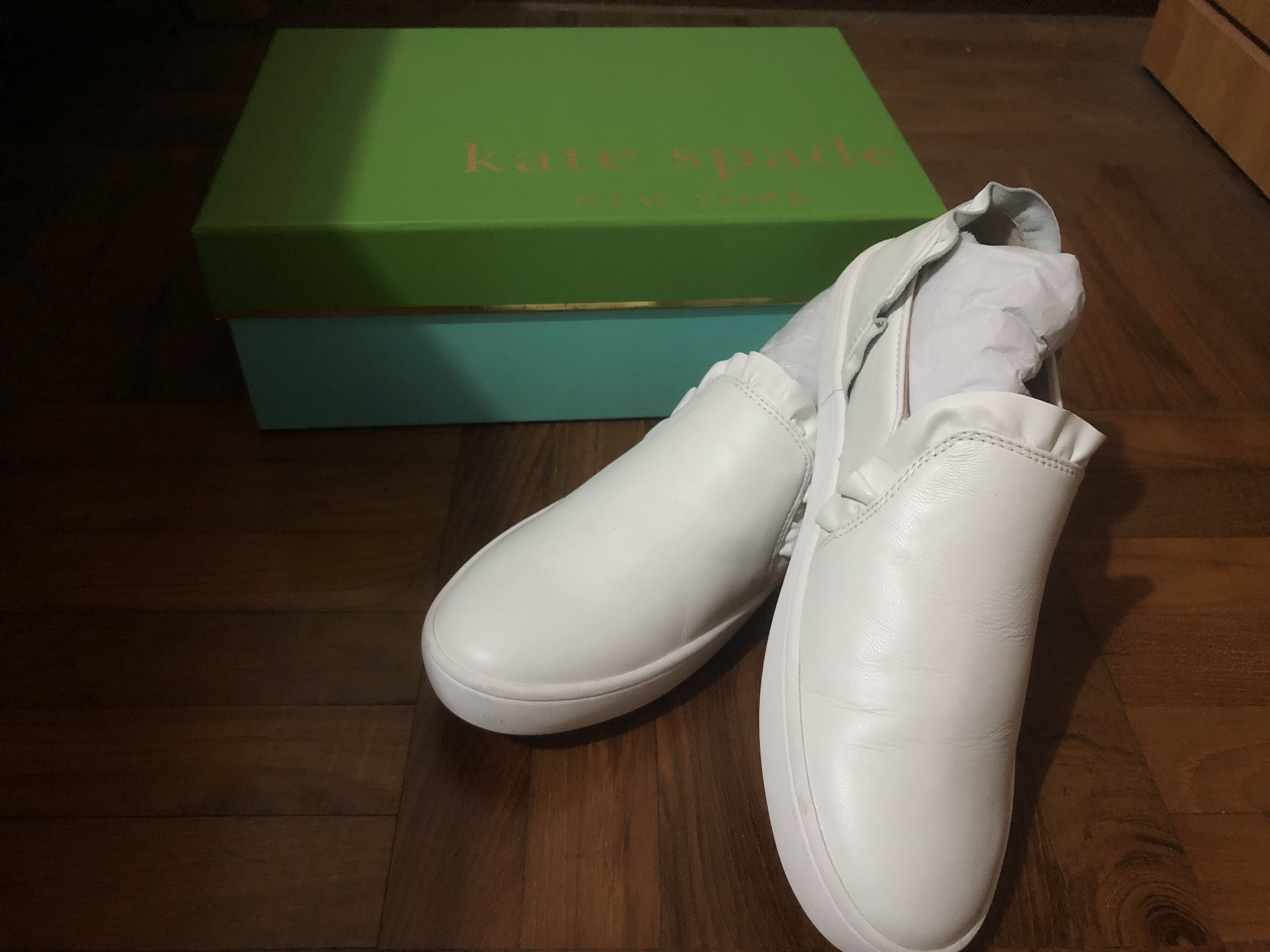 Kate spade shop white lilly sneakers