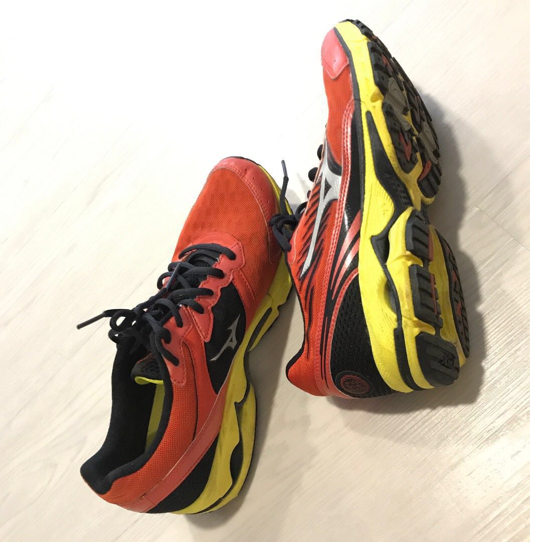 Mizuno wave rider deals 16 yellow