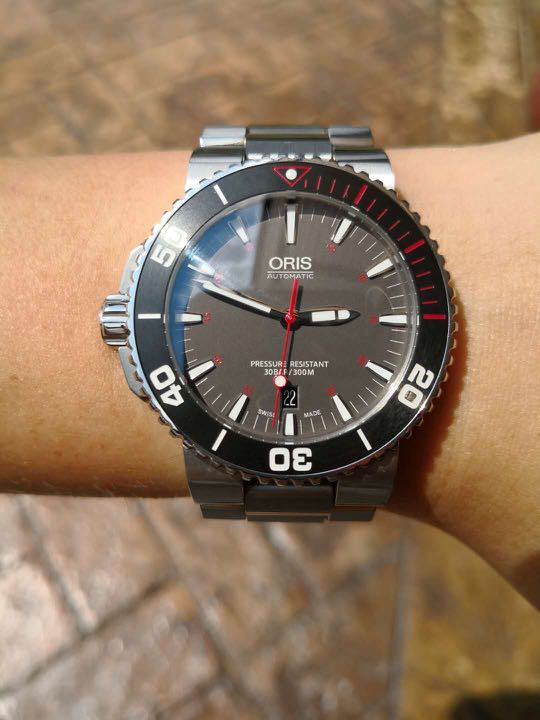 Aquis red limited edition outlet
