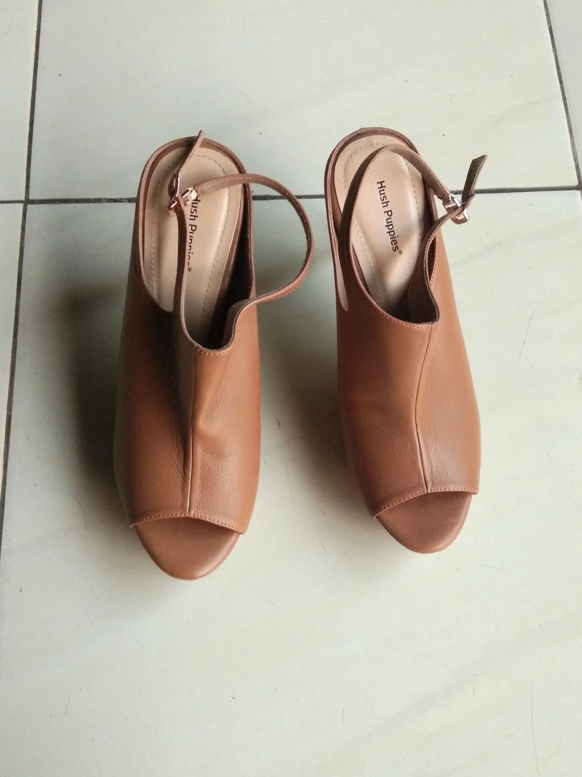 Sepatu Sendal Coklat Women S Fashion Women S Shoes On Carousell