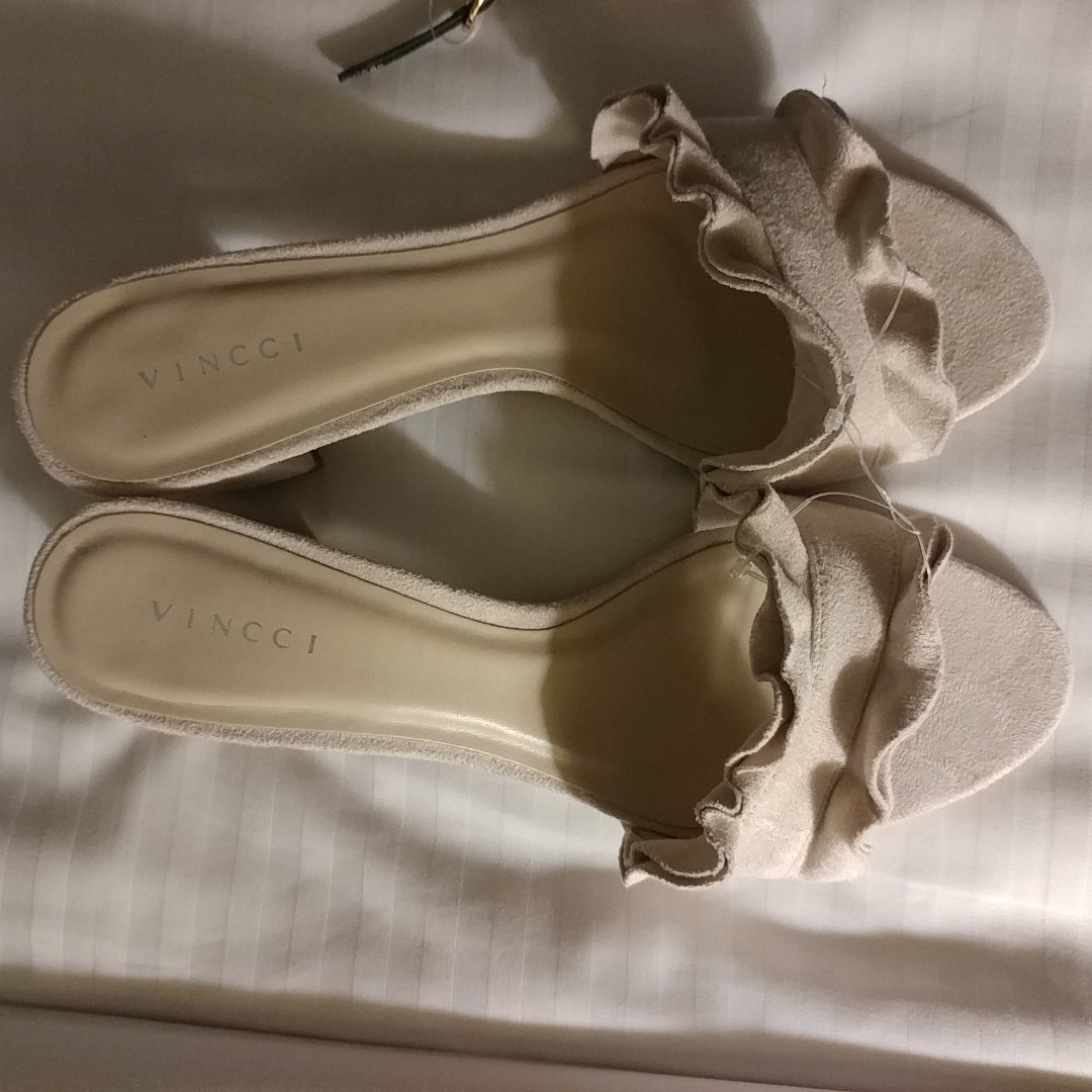 Vincci low heel slides Women s Fashion Footwear Slippers and slides on Carousell