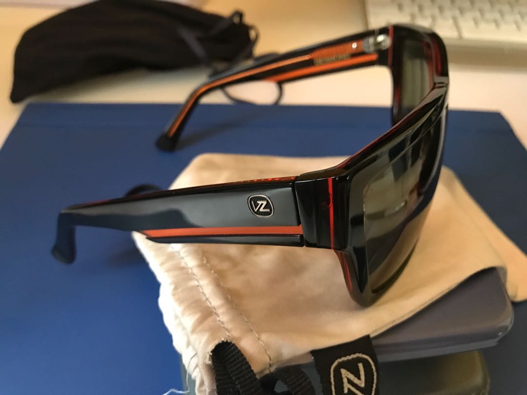 Von zipper desmond sunglasses top