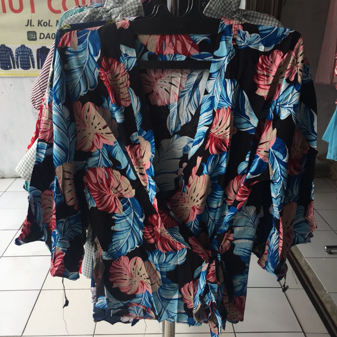 baju kimono slide untuk pilihan warna dan motif bunga