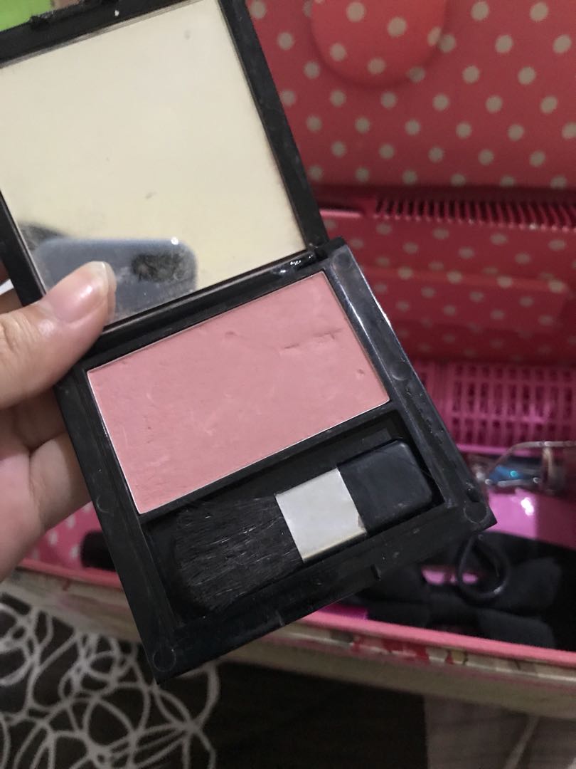 Blush On Revlon Soft Spoken Pink 17 Kesehatan Kecantikan Rias Wajah Di Carousell