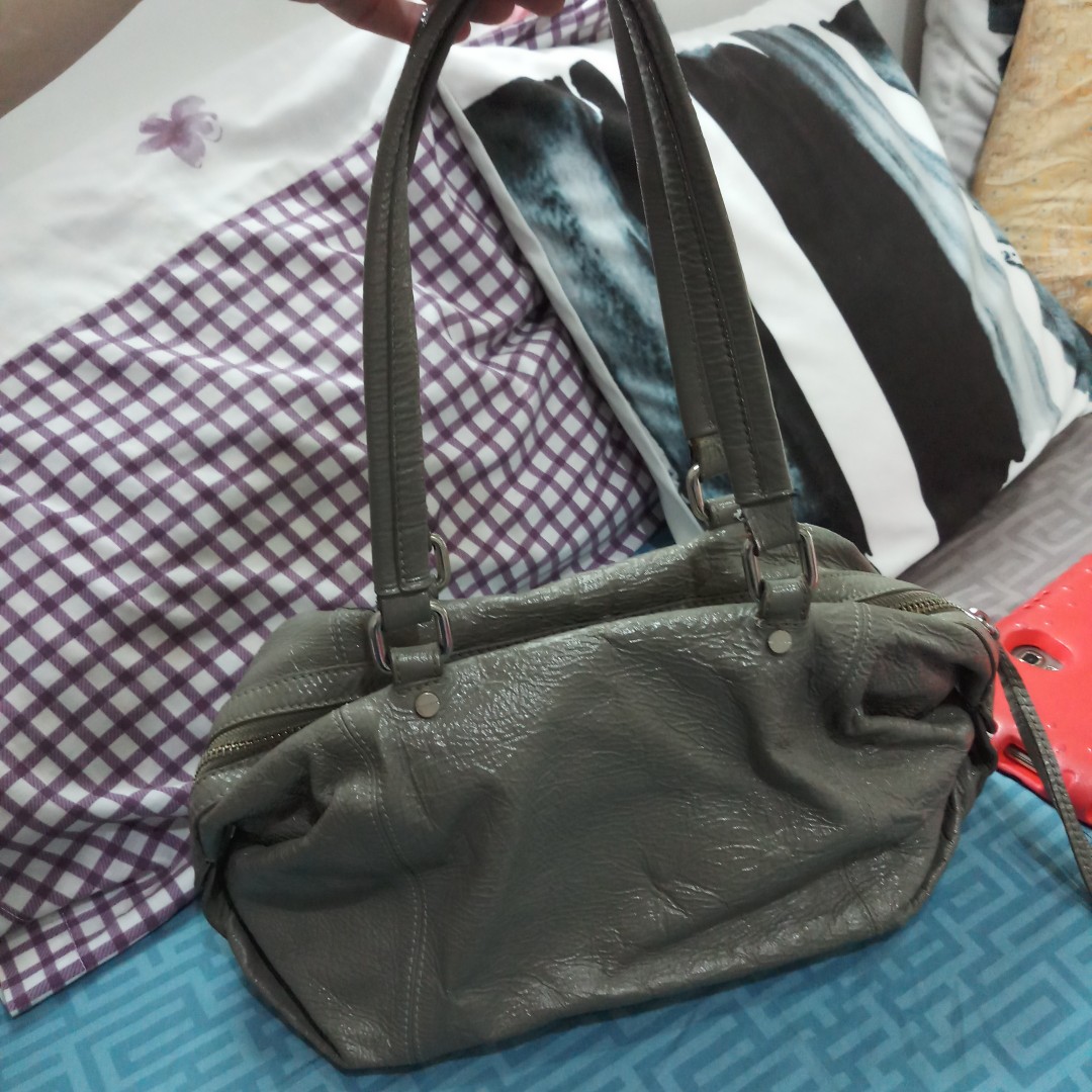 Club Monaco Bag (Category: Luxury Bags & Wallets) located in Quezon City. Submitted by mystylecoma (Listing ID 167330857, Image 3). Description: Its my favorite bag Gray medium bag very useful dami ko nalalagay inside magaan sya .may pen stain inside needs cleaning pwede labahan inside..