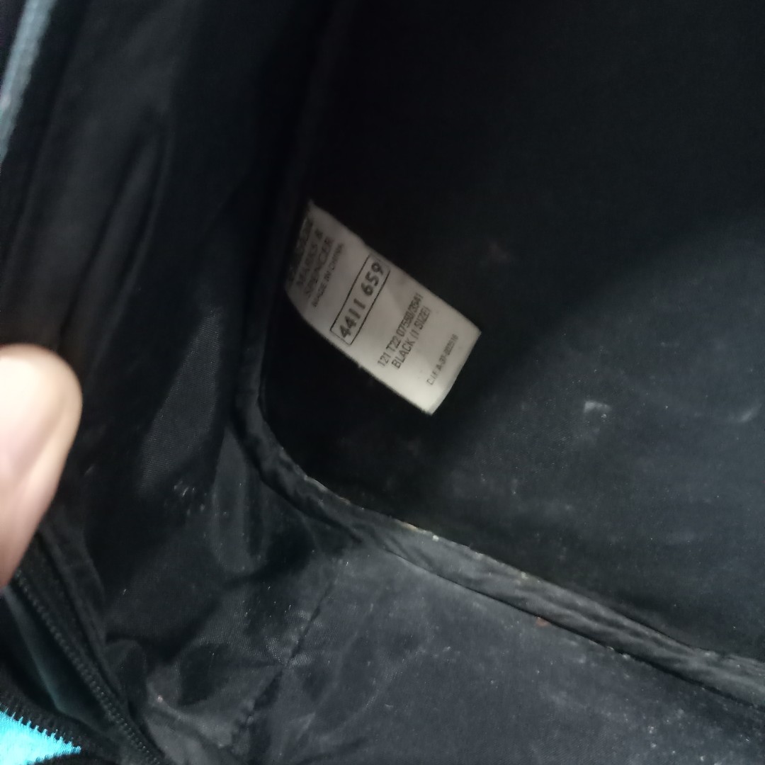 Marks & Spencer cosmetic bag , makeup bag (Category: Luxury Bags & Wallets) located in Quezon City. Submitted by mystylecoma (Listing ID 167338700, Image 2). Description: Its my makeup bag and I'm not using it anymore needs a new mommy. Needs cleaning.