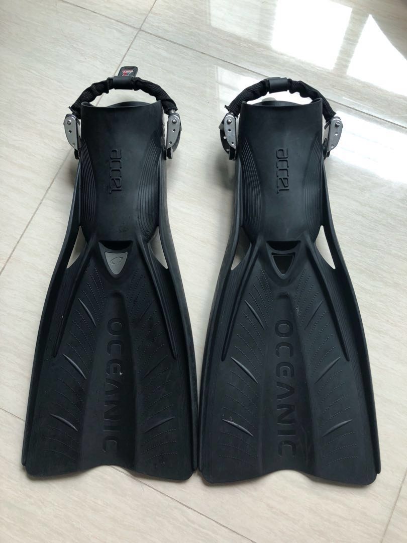 Oceanic accel fins clearance