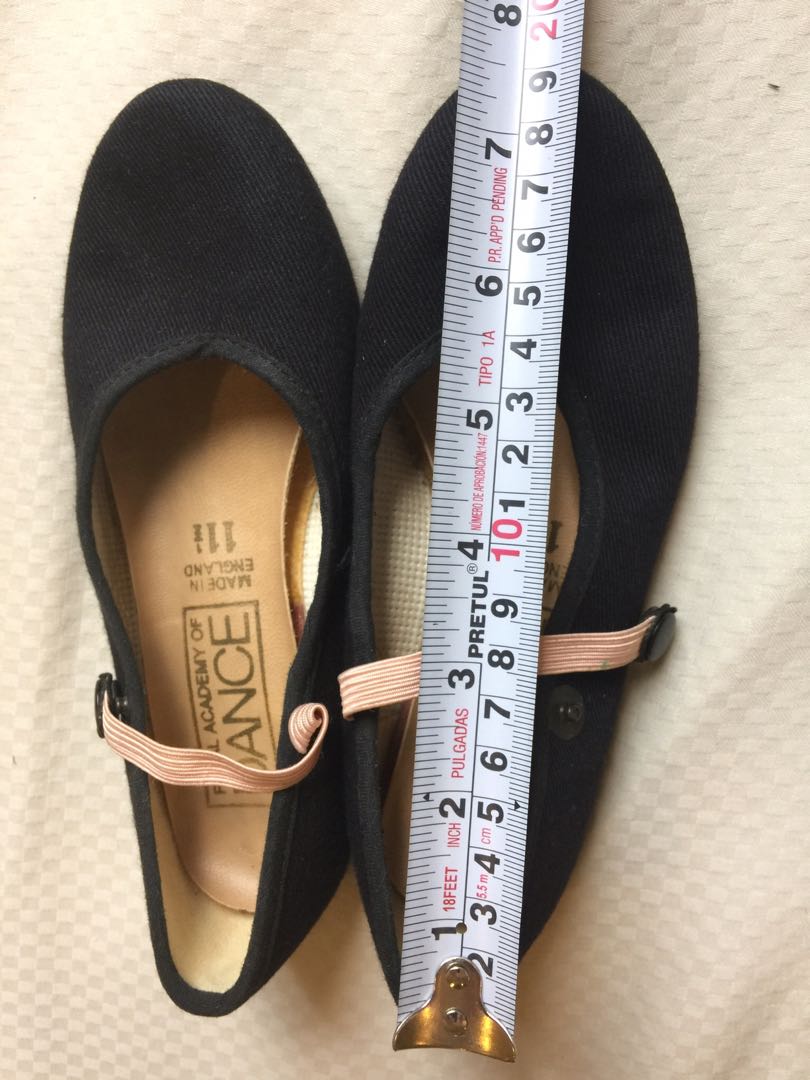 3 inch tan character shoes