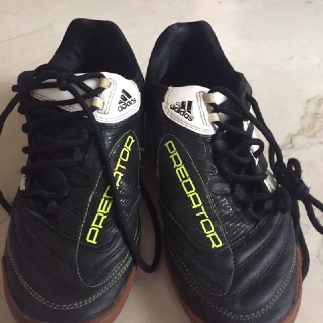 Sepatu Futsal Adidas Predator Olah Raga Perlengkapan Olahraga Lainnya Di Carousell