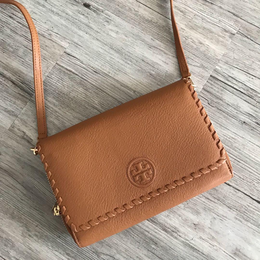 Tory Burch Marion Flat Wallet Crossbody Women s Fashion Bags Wallets Cross body Bags on Carousell