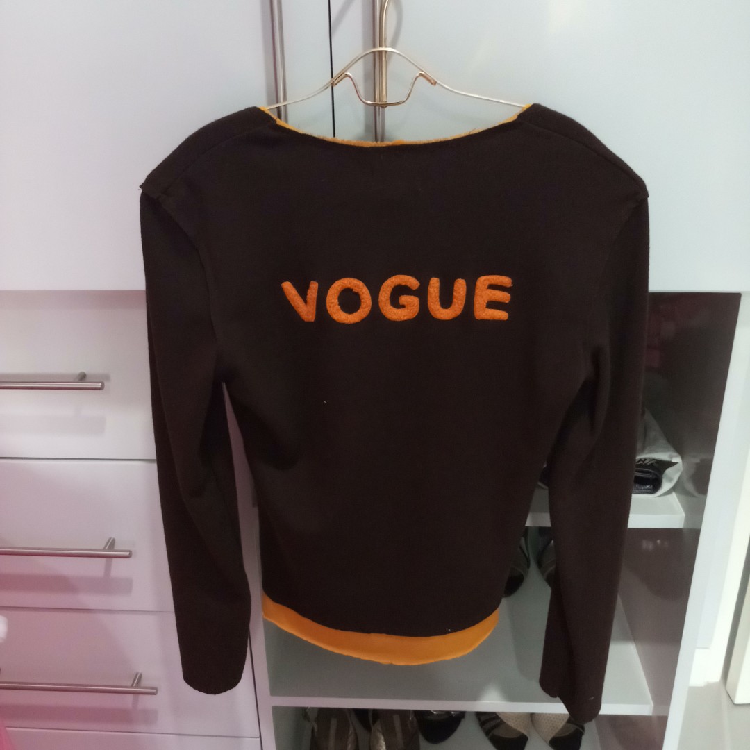 Vogue top (Category: Sleeveless) located in Quezon City. Submitted by mystylecoma (Listing ID 167351802, Image 2). Description: Used once Very cute and sexy long sleeves top.