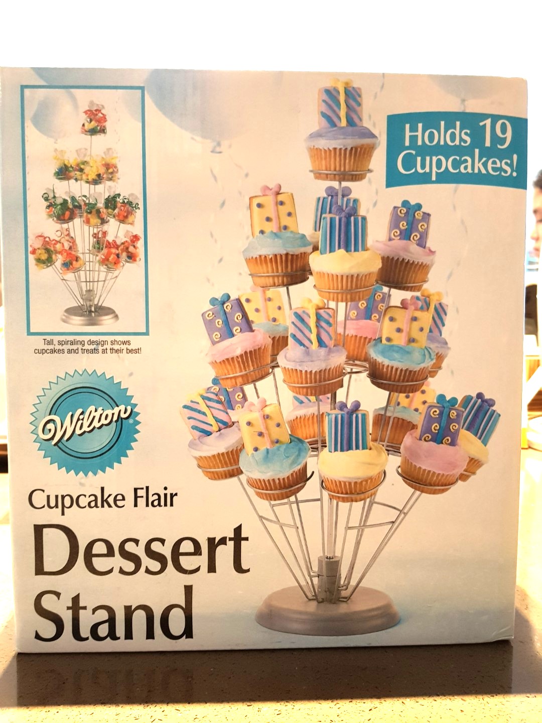Wilton Cupcake Stand, TV & Home Appliances, Kitchen Appliances, Hand