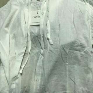 白色薄外套