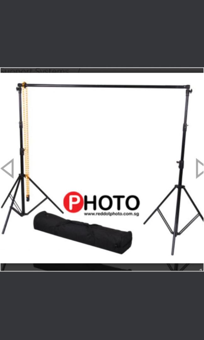 Back drop (Category: Home Improvement Tools & Accessories) located in Singapore. Submitted by lunzz_709 (Listing ID 167501447, Image 3). Description: Free backdrop paper (white), use only 4 times. Portable studio made easy with this heavy duty backdrop support kit system. Made up of two heavy study spring cushion light stands, there are four horizontal components which makes up the cross bar suitable to holding paper or fabric backdrops up to 3 m