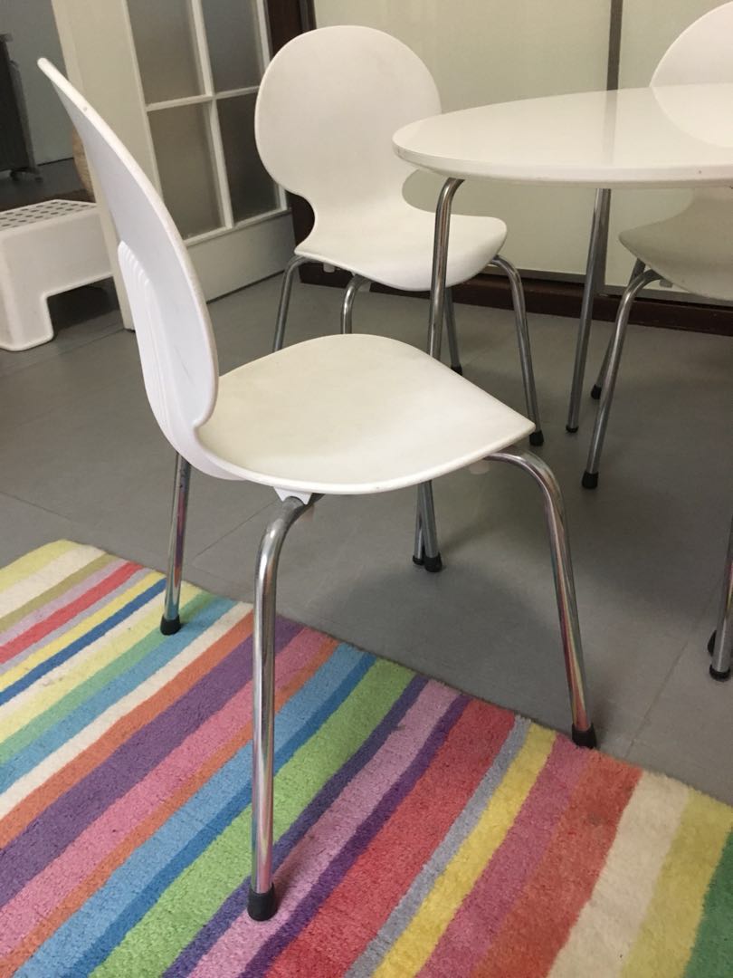 kids table with 4 chairs