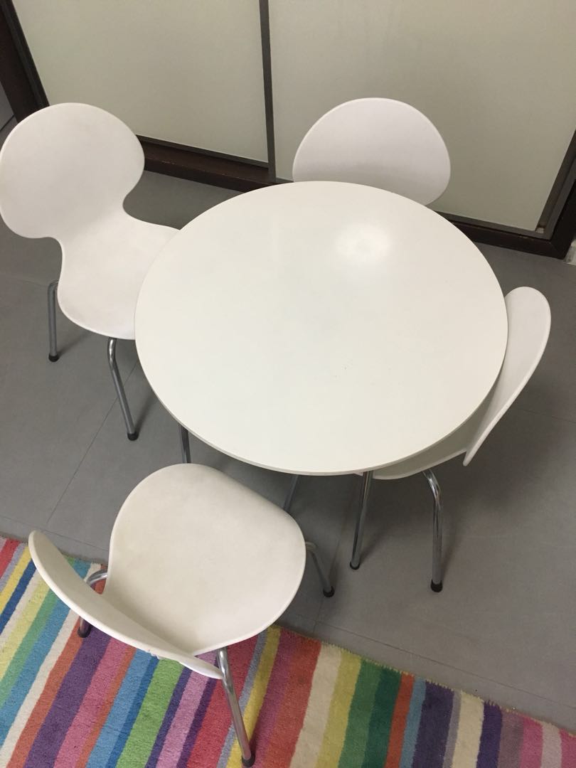 kids table with 4 chairs