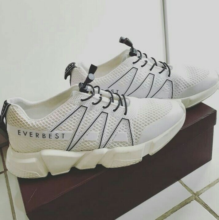Everbest Navarro 42 White Fesyen Pria Sepatu Sneakers Di Carousell