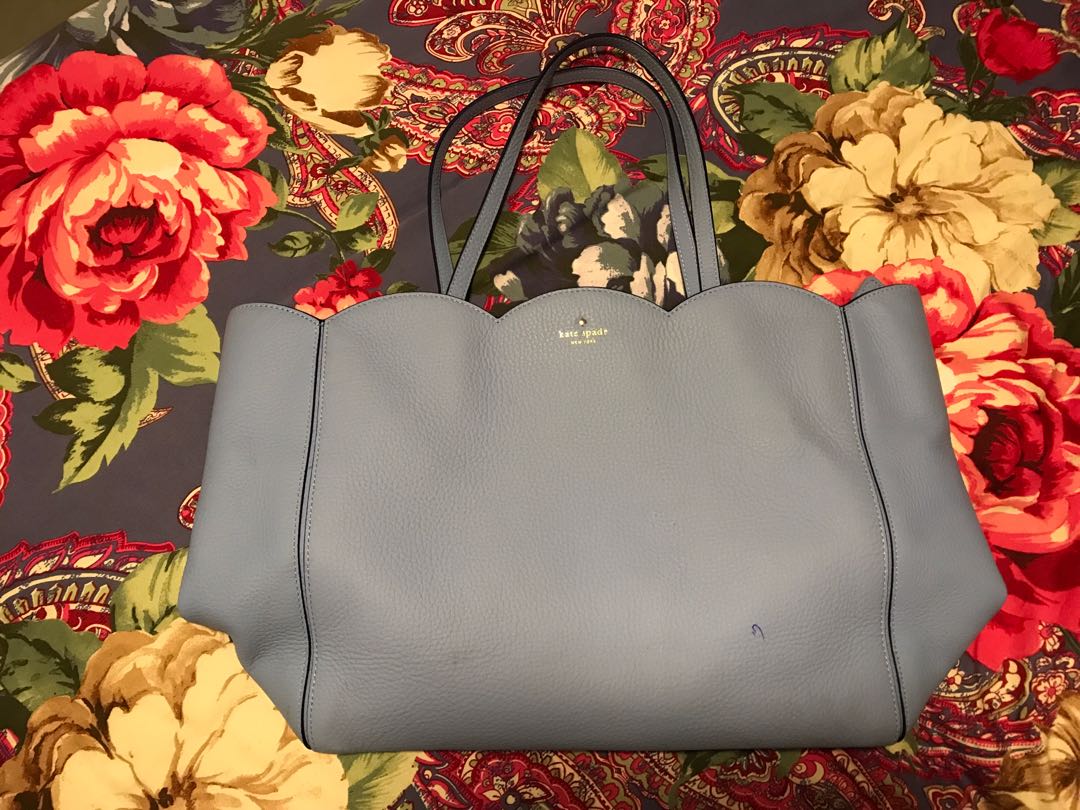 Kate spade leewood place rainn scalloped tote bag, Women's Fashion, Bags &  Wallets, Tote Bags on Carousell