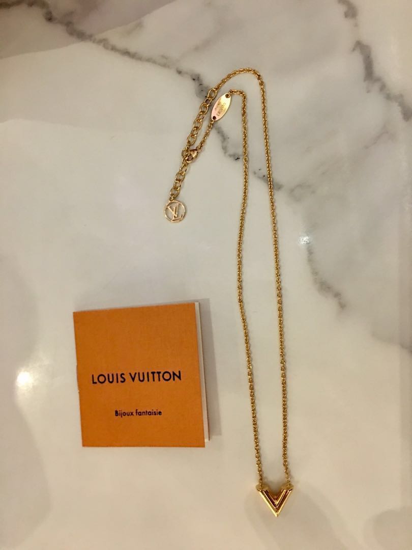 Louis Vuitton LOUIS VUITTON Essential V necklace gold P13861 – NUIR VINTAGE
