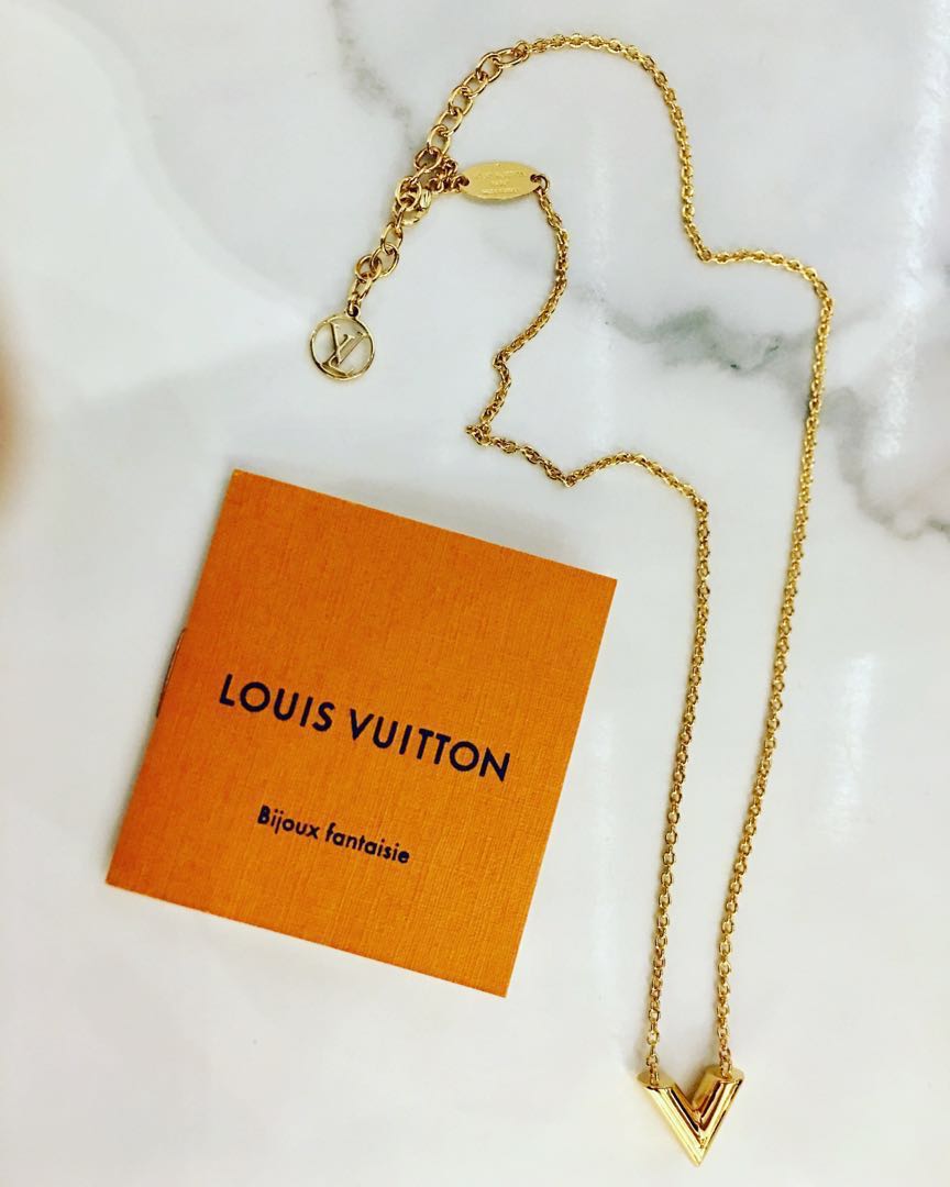 Louis Vuitton Essential V M61083 Necklace - 01160 – Fingertips Vintage