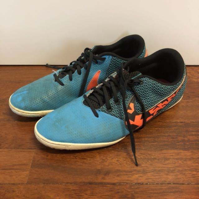 elastico futsal shoes