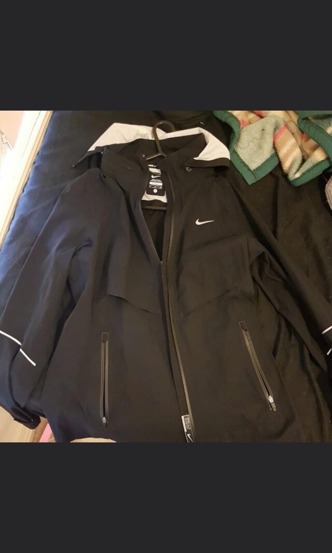 nike windproof jacket