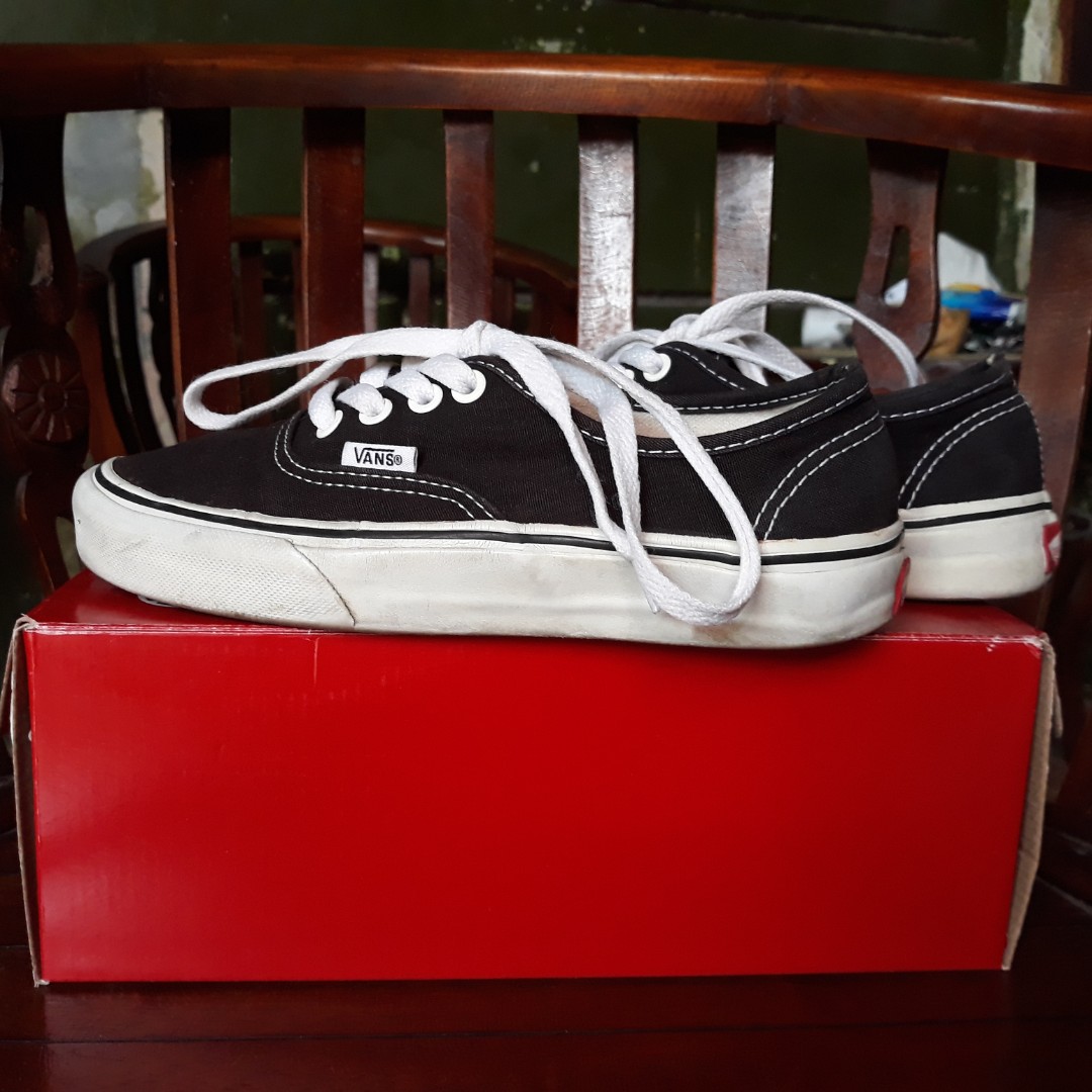 how to wash black vans shoes