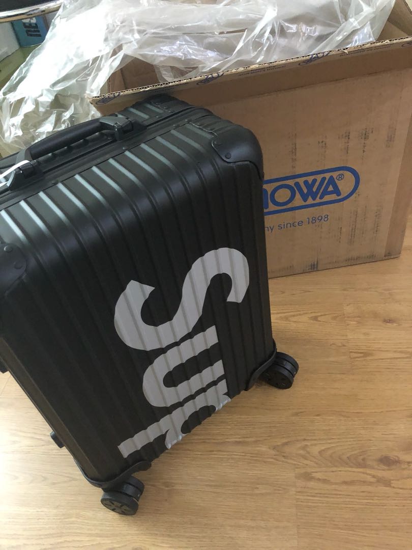 Unboxing Supreme x Rimowa! Red or Black?