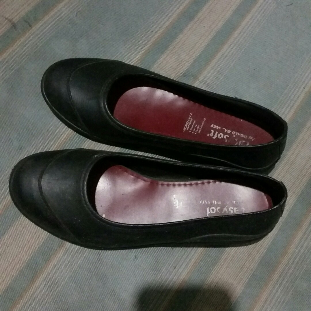 easy soft black shoes