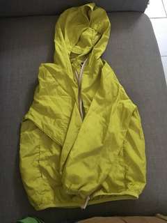 Uniqlo kid pocket windbreaker