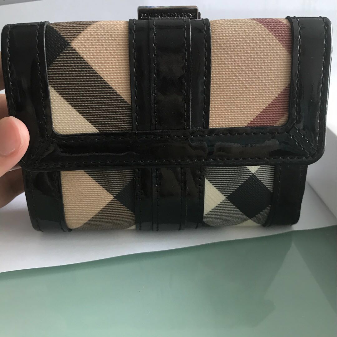 💯 Authentic Burberry trifold wallet 