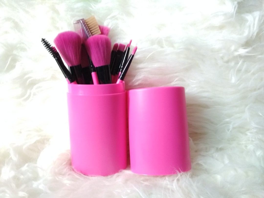 Brush Tabung Warna Rose Red 12 Pcs Kesehatan Kecantikan Rias Wajah Di Carousell