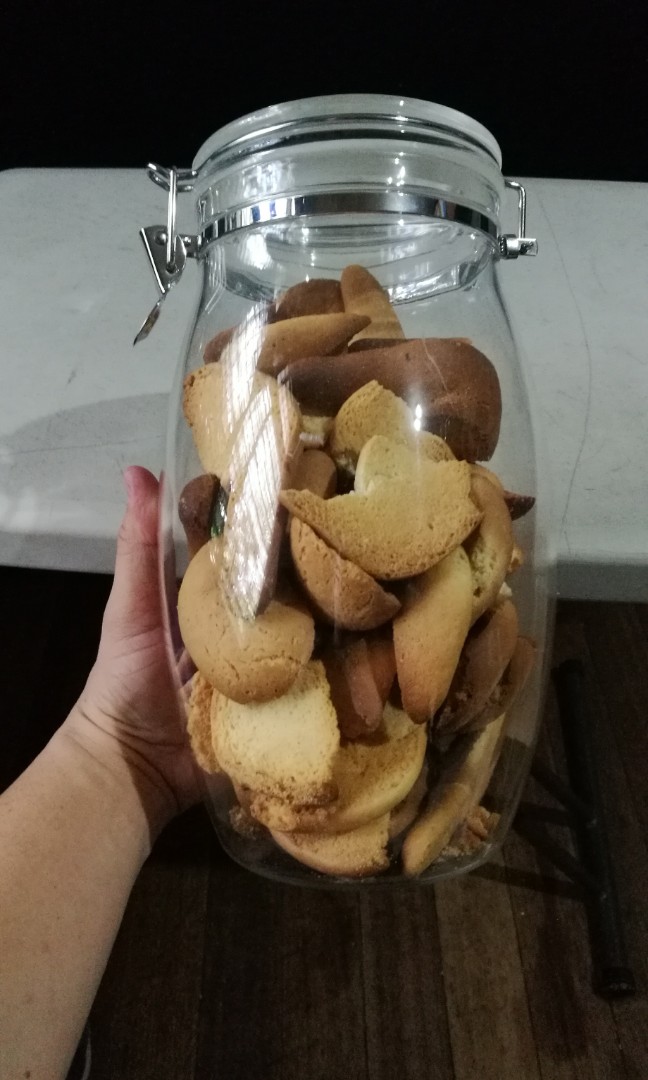 Cookie jar plastic seaded with rubber (Category: Bakeware) located in Quezon City. Submitted by toys_r_here (Listing ID 167764477, Image 3). Description: What u see is what u get Ship or meet pwed 11inches long.
