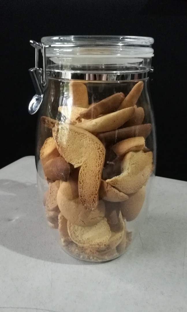 Cookie jar plastic seaded with rubber (Category: Bakeware) located in Quezon City. Submitted by toys_r_here (Listing ID 167764477, Image 2). Description: What u see is what u get Ship or meet pwed 11inches long.