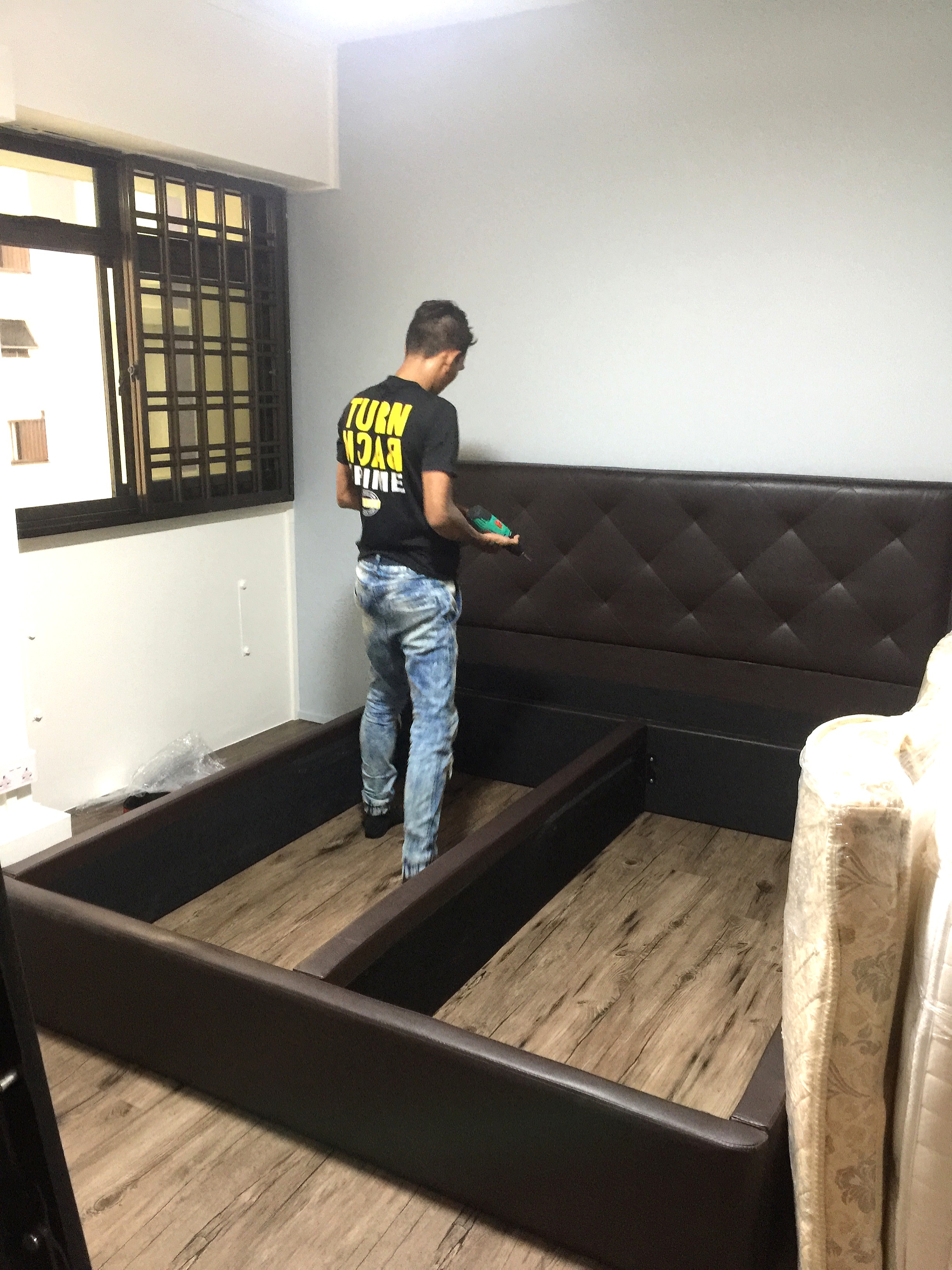 Dismantle&assemble/houseremoval, Furniture & Home Living, Furniture