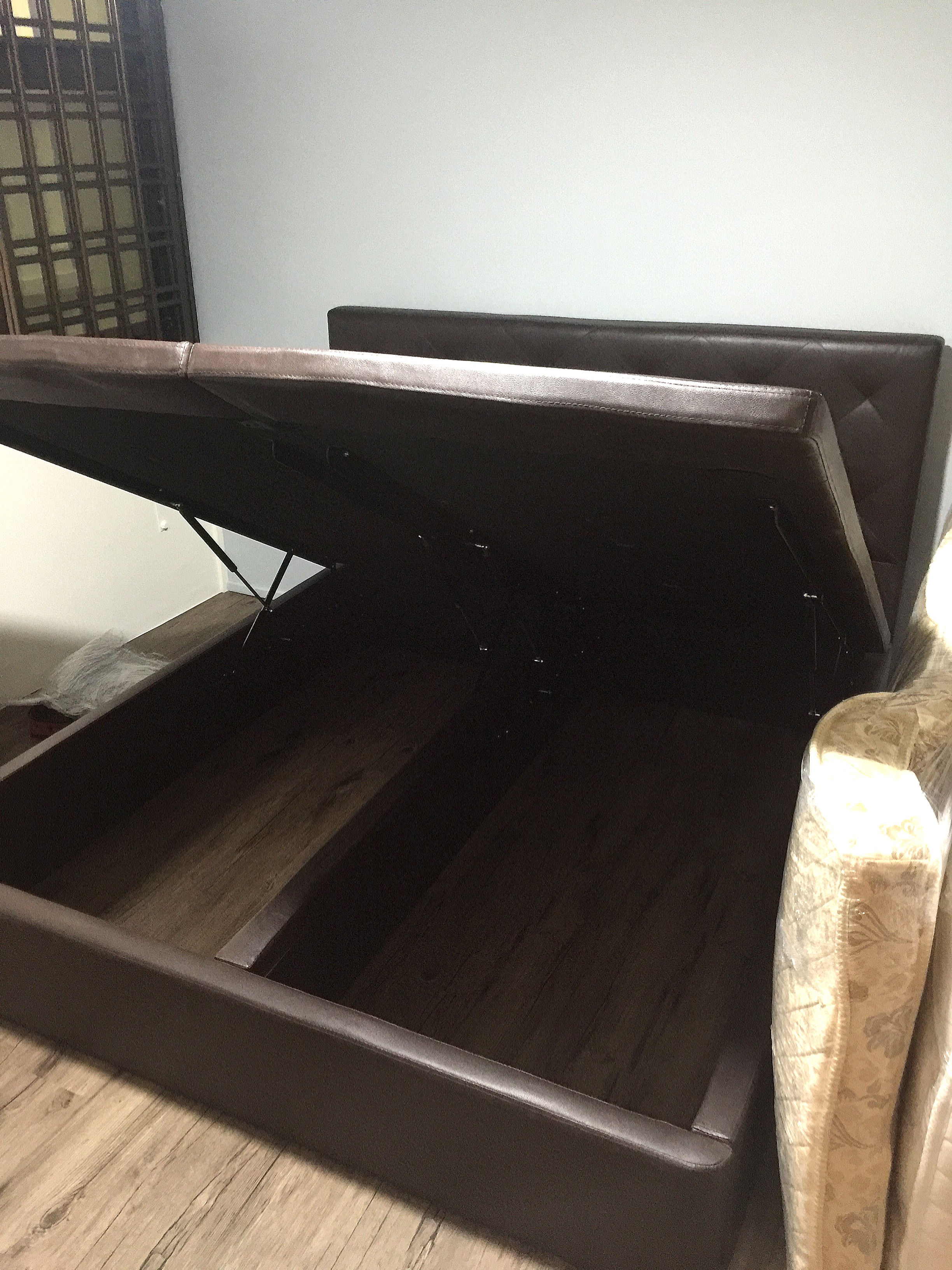 Dismantle&assemble/houseremoval, Furniture & Home Living, Furniture