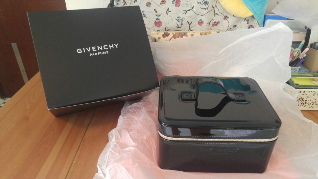 Givenchy 化妝箱Make-Up Case, 美容＆個人護理, 健康及美容- 皮膚護理