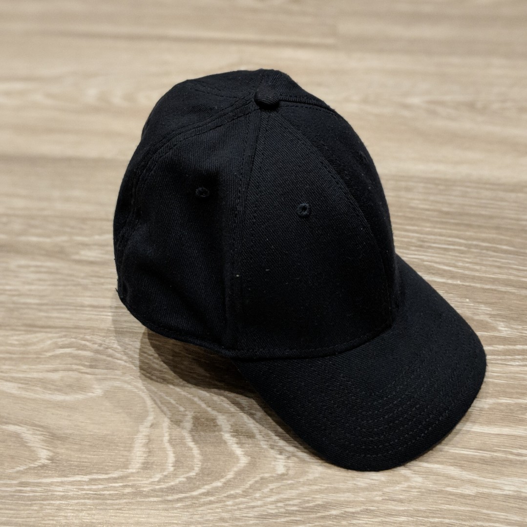 New Era Navy Blue 39thirty Baseball Cap (M/L) (Category: Caps & Hats) located in Manila. Submitted by martikwee (Listing ID 167812911, Image 2). Description: Baseball Cap Brand: New Era Style: 39THIRTY Color: Navy Blue Size: M/L Condition: Slightly used but very good. No stains or discoloration. As if you used it twice or thrice..