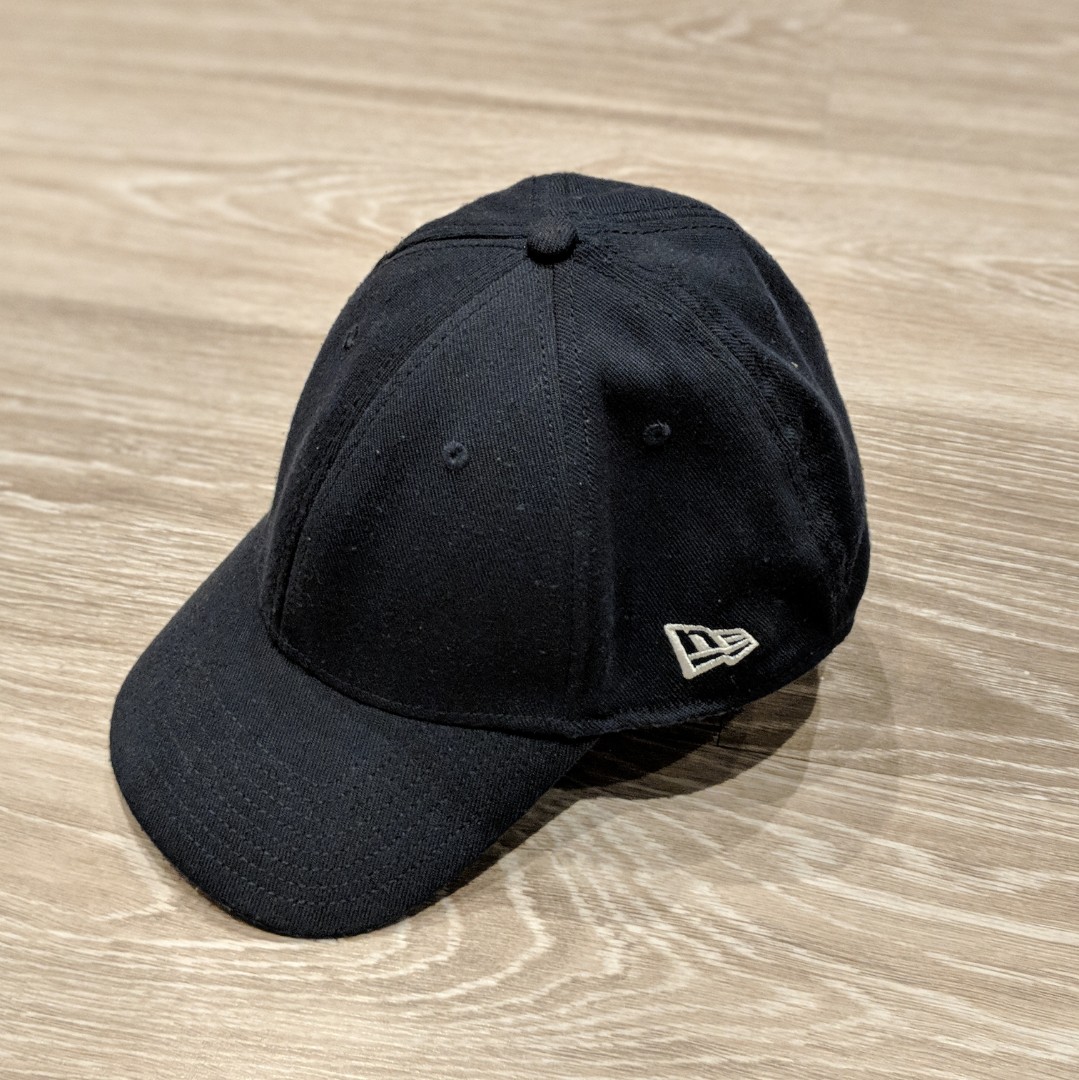 New Era Navy Blue 39thirty Baseball Cap (M/L) (Category: Caps & Hats) located in Manila. Submitted by martikwee (Listing ID 167812911, Image 1). Description: Baseball Cap Brand: New Era Style: 39THIRTY Color: Navy Blue Size: M/L Condition: Slightly used but very good. No stains or discoloration. As if you used it twice or thrice..
