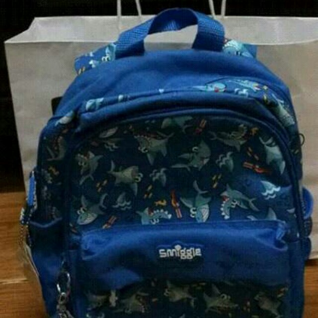 smiggle shark backpack