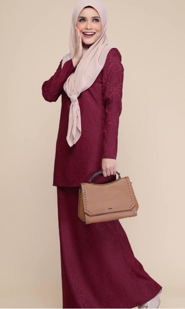 burgundy baju kurung