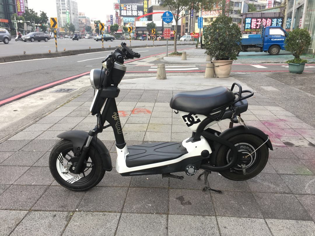 Sepeda Listrik Giant Momentum Motorbikes Electric Scooter On
