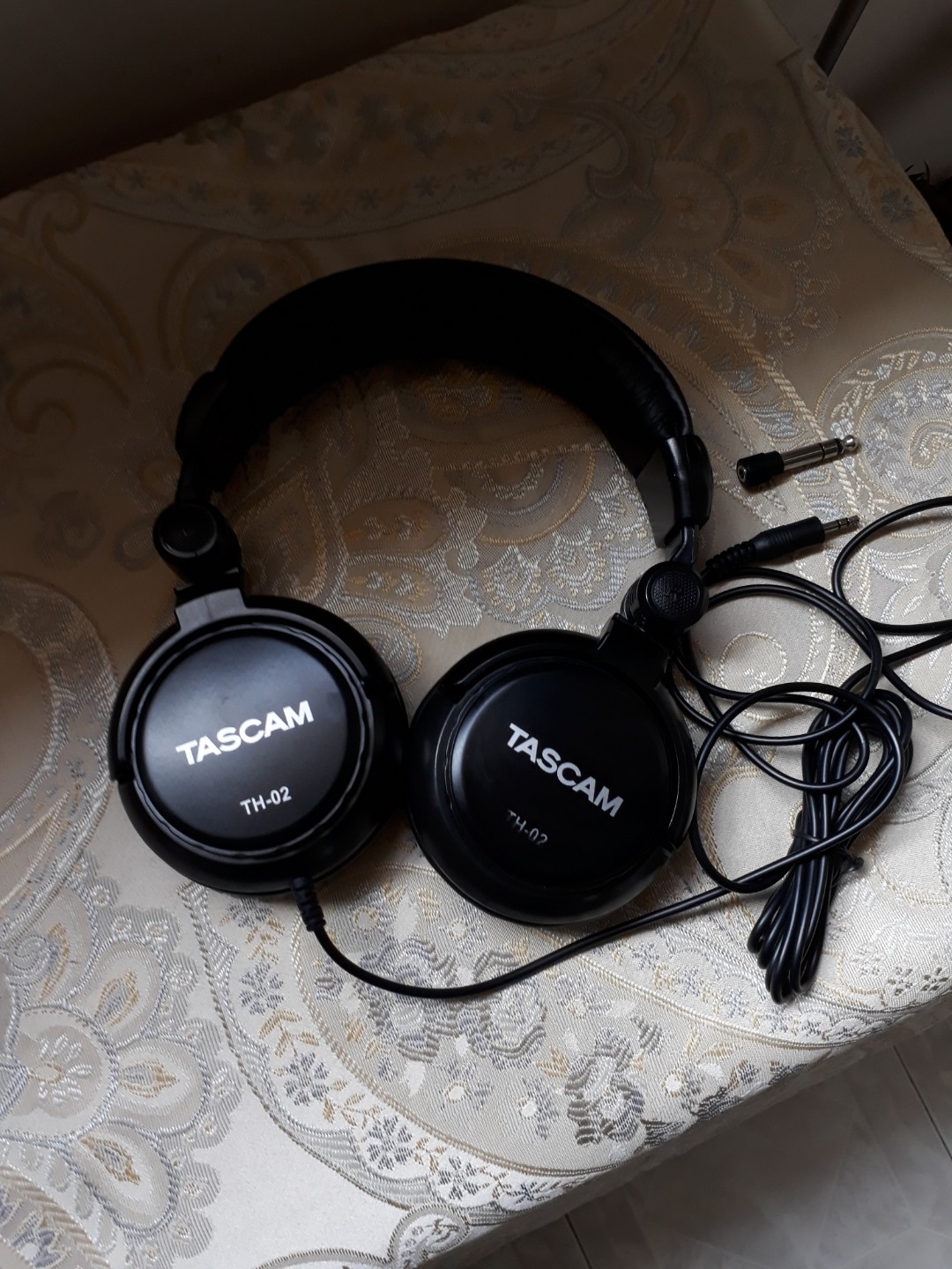 Tascam TH-02 Studio Headphones + Case 