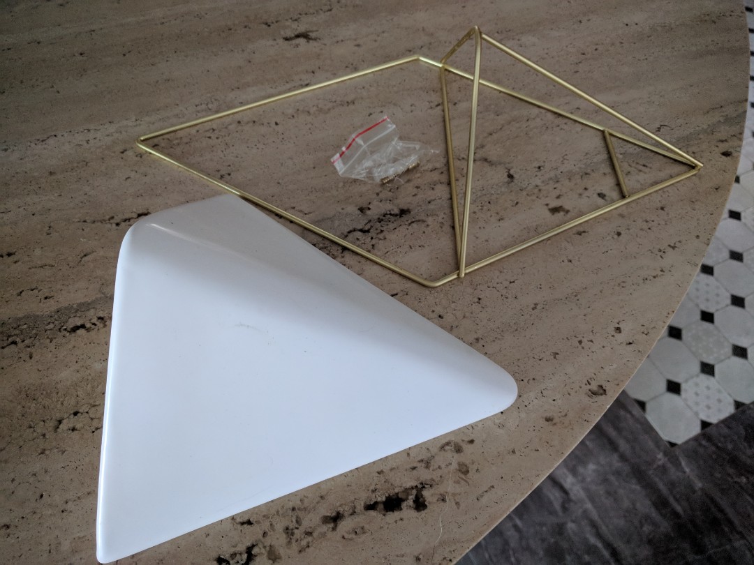 Brand New Umbra Trigg Hanging Planter Vase Geometric Wall Decor