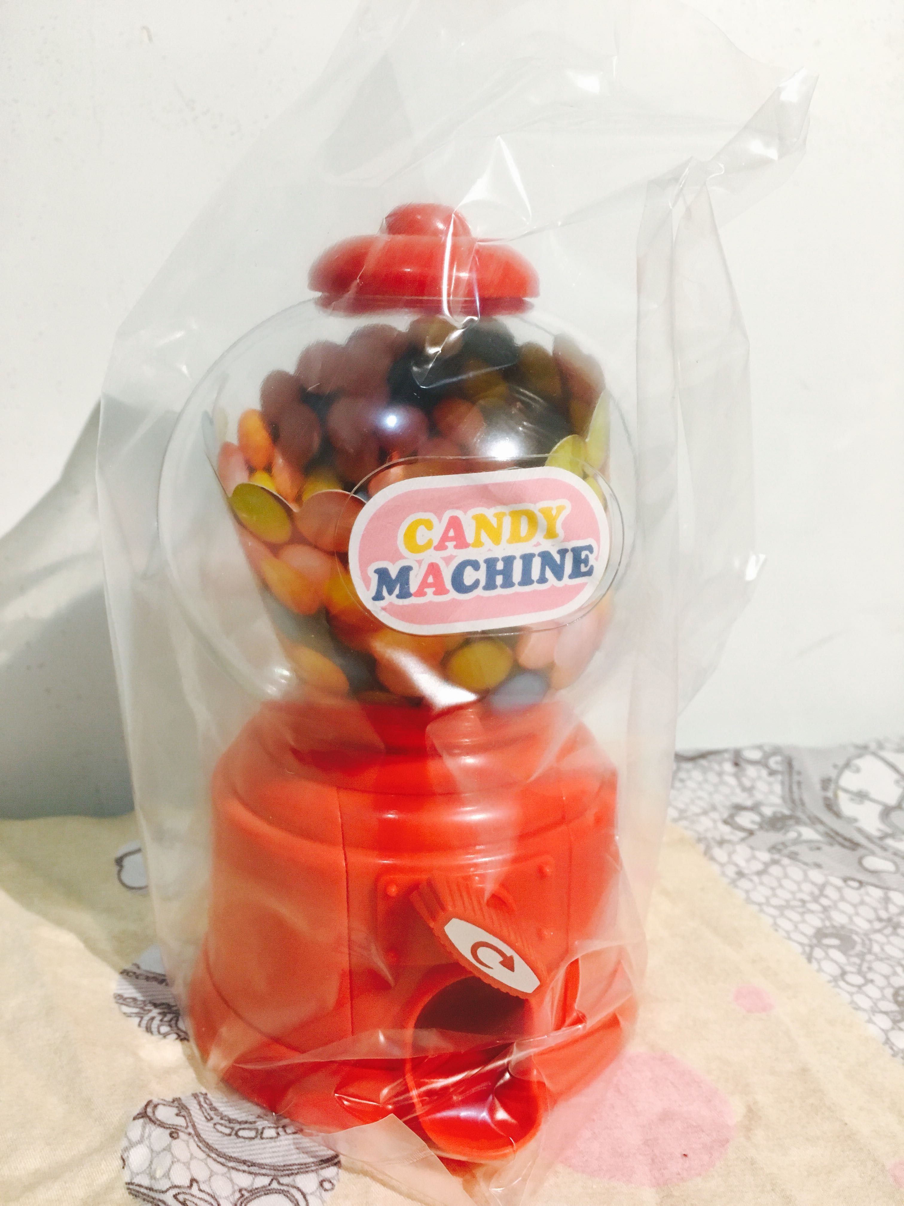 Candy Machine （分類：其他周邊）位於 Hong Kong。 由 sylviakam 提交（商品編號 167441684，圖片 3）。簡介： Candy Machine 100% New (With no Candy inside) But Jelly Belly Candy is included! 扭糖機 入面冇糖 但店主附送一包Jelly Belly 糖！。