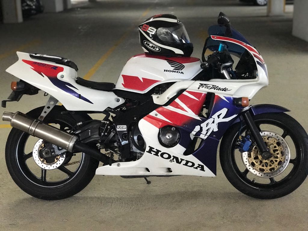 Honda cbr400rr nc29