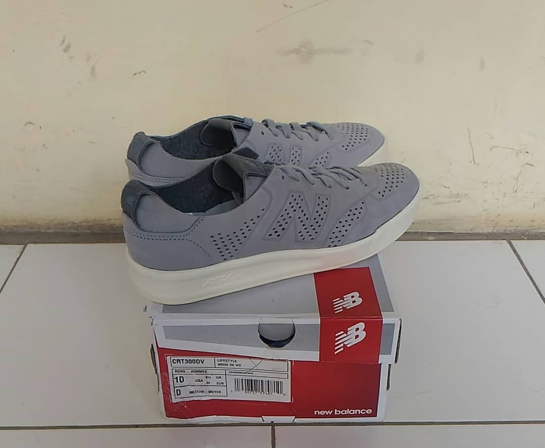 New Balance CRT300DV Fesyen Pria Sepatu di Carousell