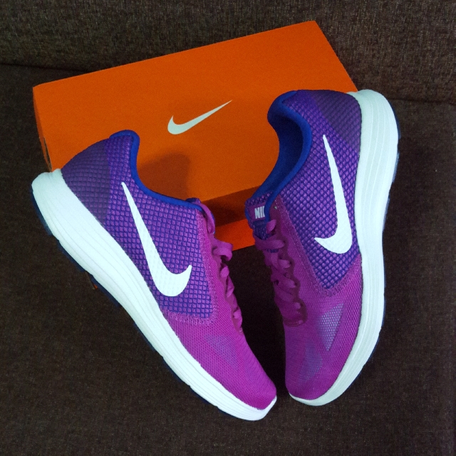 nike revolution st3